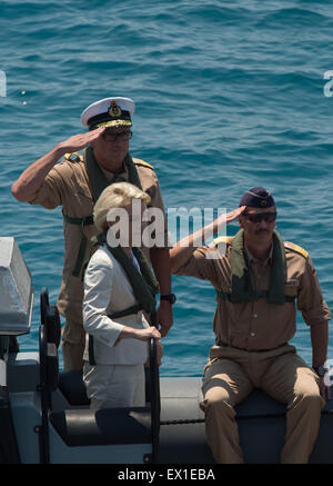 Sicily, Italy. 4th July, 2015. German Defence Minister Ursula von der Leyen (CDU) takes a speedboat on her way to visit the 'Seenotrettung MED' (lit. sea rescue MED) Bundeswehr mission on the frigate 'Schleswig-Holstein', off the coast of Sicily, Italy, 4 July 2015. Photo: SOEREN STACHE/DPA/Alamy Live News Stock Photo