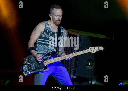 Milwaukee, Wisconsin, USA. 30th June, 2015. Bassist DAVE FARRELL of Linkin Park performs live on stage at the Summerfest Music Festival in Milwaukee, Wisconsin © Daniel DeSlover/ZUMA Wire/Alamy Live News Stock Photo