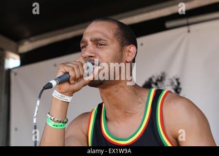 London,UK, 4th July 2015 : Kingpin preforms live at Unsigned London in Shoreditch Park, London. Credit:  See Li/Alamy Live News Stock Photo