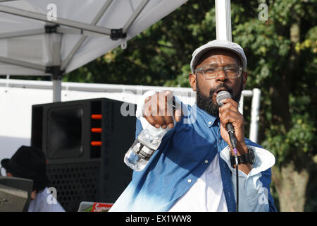 London,UK, 4th July 2015 : Rapper Paz Dean preforms live at the Unsigned London Festival in Shoreditch Park, London. Credit:  See Li/Alamy Live News Stock Photo
