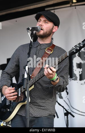 London,UK, 4th July 2015 : Nick Edward Harris presents at the Unsigned London Festival in Shoreditch Park, London. Credit:  See Li/Alamy Live News Stock Photo