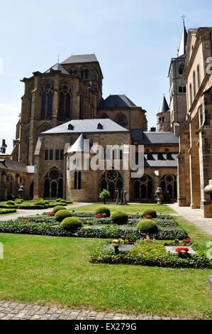 The Liebfrauenkirche, or Church of Our Lady and the Cathedral of St Peter, in Trier, Germany, seen from the cloisters. Stock Photo