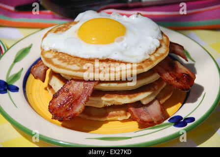 HIGHLAND BREAKFAST Scottish pancakes crispy smoked bacon topped with a fried egg. Stock Photo
