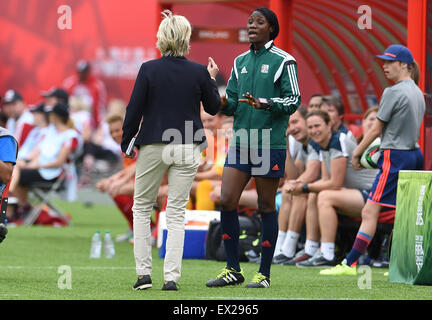 Edmonton, Canada. 04th July, 2015. Germany's head coach Silvia Neid (L) speaks with 4th official Gladys Lengwe during the FIFA Women's World Cup 2015 third place soccer match between England and Germany at the Commonwealth Stadium in Edmonton, Canada, 04 July 2015. Photo: Carmen Jaspersen/dpa/Alamy Live News Stock Photo