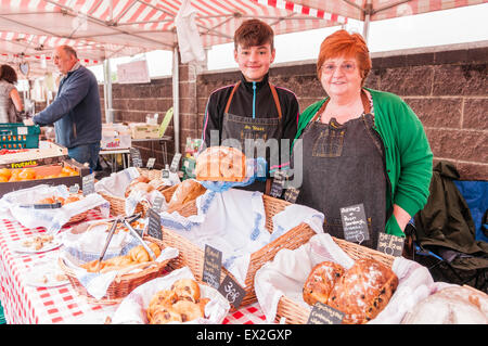 Northern Ireland bakers 'Go Yeast' show off their locally baked loaves at a market Stock Photo