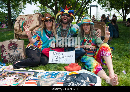 Chicago, Illinois, USA. 4th July, 2015. Rainbow Family members from southern Oregon, sit on the lawn outside of Soldier Field in hopes of acquiring tickets for the Grateful Dead's 4th of July 'Fare Thee Well' show. Credit:  Charles Jines/Alamy Live News Stock Photo