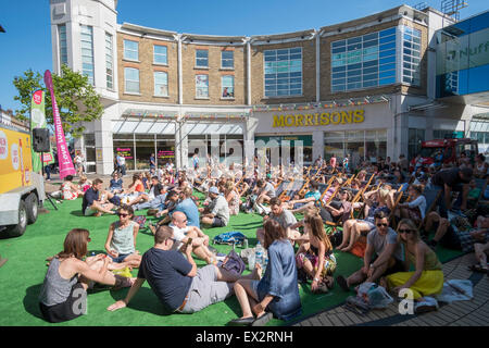 Wimbledon, London, UK. 4th July 2015. Wimbledon basks in hot sunshine at the end of the first week of tennis. Credit:  Malcolm Park editorial/Alamy Live News Stock Photo