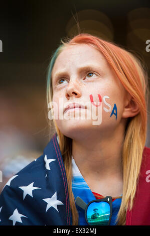 United States Fans Cheer And Celebrate A Goal While Watching A Live united-states-fans-cheer-and-celebrate-a-goal-while-watching-a-live