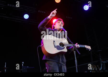 Delamere, UK. 5th July, 2015. Former Starsailor frontman James Walsh performs live at Delamere Forest supporting James. Stock Photo