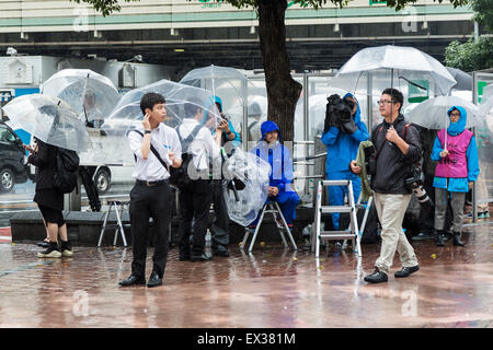 Japanese media wait at the Shibuya Crossing in Tokyo on Monday 6th July hoping to catch celebrating fans after the final of the FIFA Women's Soccer World Cup. USA defeated Japan 5-2 and most fans either headed to work or went home. Credit:  Rodrigo Reyes Marin/AFLO/Alamy Live News Stock Photo