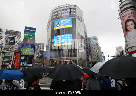 Shibuya, Tokyo, Japan. 6th July, 2015. General View Football/Soccer : Japanese fans watch the FIFA Women's World Cup Canada 2015 Final match against United States in Shibuya, Tokyo, Japan . Credit:  Shingo Ito/AFLO SPORT/Alamy Live News