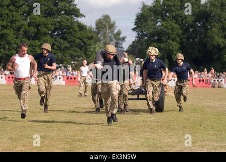 10 Trg Bn Inter Platoon Gun Run at the Farewell to the Garrison Festival, Bordon, Hampshire, UK. Saturday 27 June 2015. Stock Photo