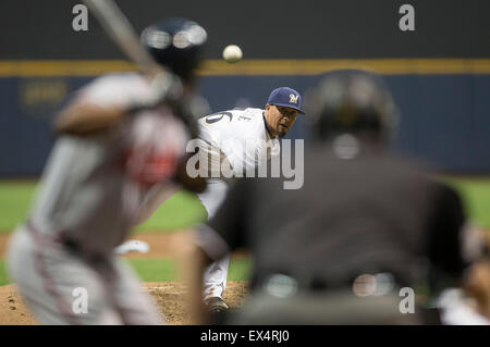 Milwaukee, WI, USA. 7th July, 2015. Milwaukee Brewers starting pitcher Kyle Lohse #26 delivers a pitch during the Major League Baseball game between the Milwaukee Brewers and the Atlanta Braves at Miller Park in Milwaukee, WI. John Fisher/CSM/Alamy Live News Stock Photo