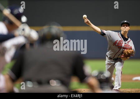 Milwaukee, WI, USA. 7th July, 2015. Atlanta Braves starting pitcher Matt Wisler #37 delivers a pitch in the Major League Baseball game between the Milwaukee Brewers and the Atlanta Braves at Miller Park in Milwaukee, WI. John Fisher/CSM/Alamy Live News Stock Photo