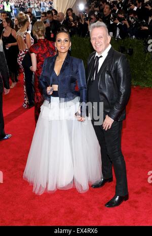MET Gala 2015 'China: Through The Looking Glass' Costume Institute Benefit Gala at the Metropolitan Museum of Art - Arrivals  Featuring: Alicia Keys Where: New York, New York, United States When: 04 May 2015 C Stock Photo