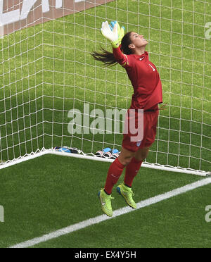 Vancouver, Canada. 05th July, 2015. US goalkeeper Hope Solo reacts during the FIFA Women's World Cup 2015 final soccer match between USA and Japan at the BC Place Stadium in Vancouver, Canada, 05 July 2015. Photo: Carmen Jaspersen/dpa/Alamy Live News Stock Photo