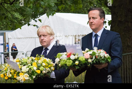 Hyde Park, London, July7th 2015. The Mayor of London Boris Johnson and other senior political figures, the Commissioners for transport and policing in the capital, as well as senior representatives of the emergency services lay wreaths at the 7/7 memorial in Hyde Park. PICTURED: Mayor of London Boris Johnson and Prime Minister David Cameron lead the sombre procession of senior politicians and representatives of the emergency services towards the 7/7 Memorial monument. Credit:  Paul Davey/Alamy Live News Stock Photo