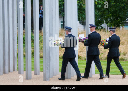 Hyde Park, London, July7th 2015. The Mayor of London Boris Johnson and other senior political figures, the Commissioners for transport and policing in the capital, as well as senior representatives of the emergency services lay wreaths at the 7/7 memorial in Hyde Park. PICTURED: Police Commissioners prepare to lay their wreaths. Credit:  Paul Davey/Alamy Live News Stock Photo