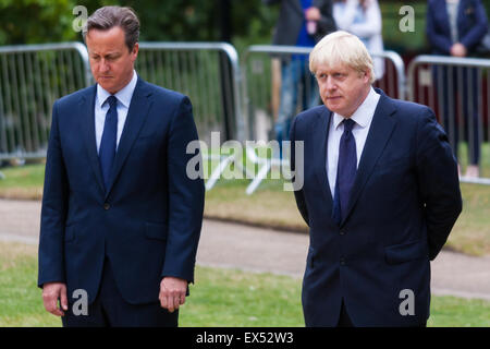 Hyde Park, London, July7th 2015. The Mayor of London Boris Johnson and other senior political figures, the Commissioners for transport and policing in the capital, as well as senior representatives of the emergency services lay wreaths at the 7/7 memorial in Hyde Park. PICTURED: Prime Minister David Cameron and Boris Johnson in reflective mood. Credit:  Paul Davey/Alamy Live News Stock Photo