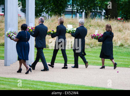 Hyde Park, London, July7th 2015. The Mayor of London Boris Johnson and other senior political figures, the Commissioners for transport and policing in the capital, as well as senior representatives of the emergency services lay wreaths at the 7/7 memorial in Hyde Park. Credit:  Paul Davey/Alamy Live News Stock Photo