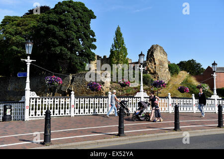 Tonbridge Castle and bridge Kent England UK - Tonbridge is a market town in the English county of Kent Stock Photo