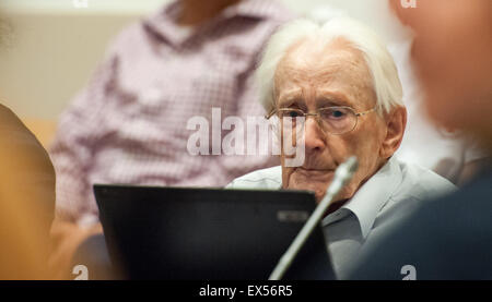 Lueneburg, Germany. 01st July, 2015. Defendant Oskar Groening sits in a courtroom in Lueneburg, Germany, 01 July 2015. Groening stands accused of 300,000 counts of accessory to murder in the cases of deported Hungarian Jews sent to gas chambers between May and July 1944. Photo: PHILIPP SCHULZE/dpa/Alamy Live News Stock Photo