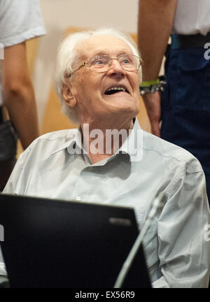 Lueneburg, Germany. 07th July, 2015. Defendant Oskar Groening sits in a courtroom in Lueneburg, Germany, 07 July 2015. Groening stands accused of 300,000 counts of accessory to murder in the cases of deported Hungarian Jews sent to gas chambers between May and July 1944. Photo: PHILIPP SCHULZE/dpa/Alamy Live News Stock Photo