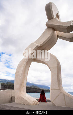 ESP, Spain, the Canary Islands, island of La Palma, sculpture at the breakwater wall at the port of Puerto de Tazacorte.  ESP, S Stock Photo