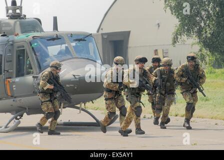 NATO Joint Force Headquarters, Italian Army, rangers of mountain paratroopers battalion Monte Cervino Stock Photo