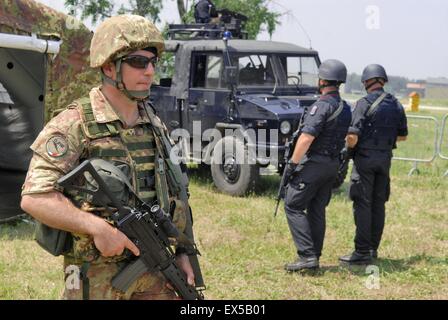 NATO Joint Force Headquarters, Italian Army, guard at the command post Stock Photo