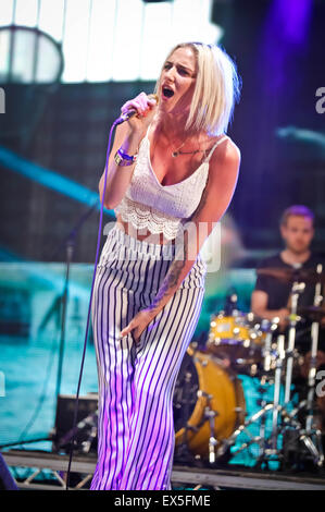 London, UK. Indiana ( Lauren Henson ) performing live at the New Look ...