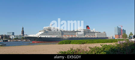 cruise ship ´Queen Elizabeth´, Elbe Philharmonic Hall, Harbour, Hamburg, Germany Stock Photo