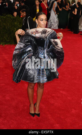 2015-met-gala-arrivals-featuring-dakota-johnson-where-manhattan