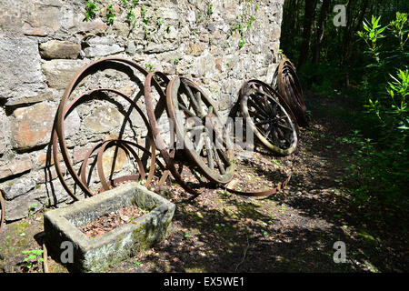 Old cart wheels at side of blacksmith's forge in the Ulster American Folk Park Stock Photo