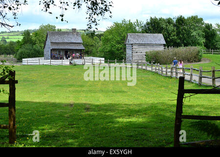 Western Pennsylvania Log House (right) and Springhouse in the Ulster American Folk Park Stock Photo