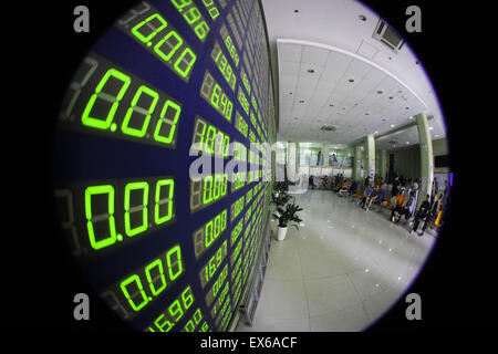 Nantong, China. 08th July, 2015. An investor watches the eclectic monitor at a stock exchange in Nantong, Jiangsu province, China on 8th July 2015. The CSI300 index of the largest listed companies in Shanghai and Shenzhen close down 6.8 percent, while the Shanghai Composite Index dropped 5.9 percent. Credit:  Panda Eye/Alamy Live News Stock Photo