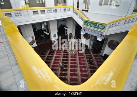 Jakarta, Indonesia. 8th July, 2015. An Indonesian Muslim man prays inside a mosque during the holy month of Ramadan in Jakarta, capital of Indonesia, on July 8, 2015. Credit:  Zulkarnain/Xinhua/Alamy Live News Stock Photo