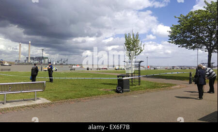 An unexploded world war 2 bomb has been found on the banks of the Thames in Gravesend this afternoon.  View shows Gravesend prom which has been taped of by the police.  Featuring: Atmosphere Where: Buckhurst Hill, United Kingdom When: 07 May 2015 Stock Photo