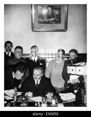 Russian Foreign Minister Vyacheslav Molotov signing the German-Soviet non-aggression pact, Moscow, Russia, 1939. German Minister Von Ribbentrop and Josef Stalin look on Stock Photo