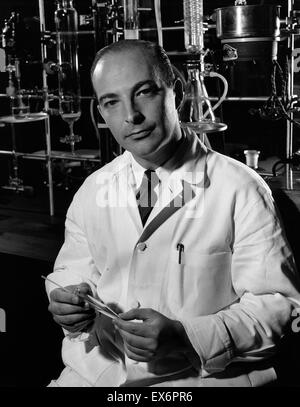Arthur Kornberg (March 3, 1918 – October 26, 2007), American biochemist who won the Nobel Prize in Physiology or Medicine 1959 for his discovery of 'the mechanisms in the biological synthesis of deoxyribonucleic acid (DNA)' Stock Photo