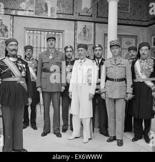 General Charles de Gaulle leader of the Free French forces consulting with the Bey of Tunis in 1943, Tunisia; world war two. Muhammad VIII al-Amin (4 September 1881 – 30 September 1962) Stock Photo