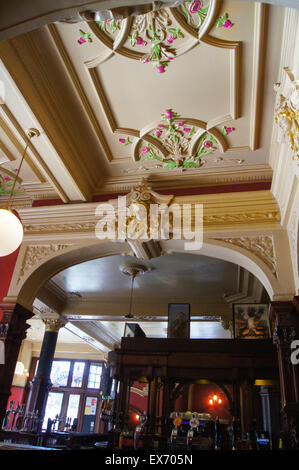 Salisbury Hotel, Victorian pub interior by John Cathles Hill, 1899, Grand Parade, Harringay, London England Stock Photo