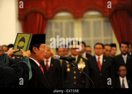 Jakarta, Indonesia. 8th July, 2015. Indonesia's new State Intelligence Agency Chief Sutiyoso attends his swearing-in ceremony at Merdeka Palace in Jakarta, Indonesia, July 8, 2015. Indonesian President Joko Widodo inaugurated Nurmantyo as the new Indonesian Military Chief and Sutiyoso as State Intelligence Agency Chief. © Agung Kuncahya B./Xinhua/Alamy Live News Stock Photo