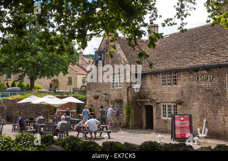 People enjoying a drink outside The George pub in Bathampton, Bath, Somerset, UK Stock Photo