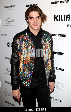 Berlin, Germany. 08th July, 2015. 'Breaking Bad' actor RJ Mitte at the Kilian Kerner Fashion Show at Mercedes-Benz Fashion Week Spring/Summer 2016. Credit:  dpa picture alliance/Alamy Live News Stock Photo