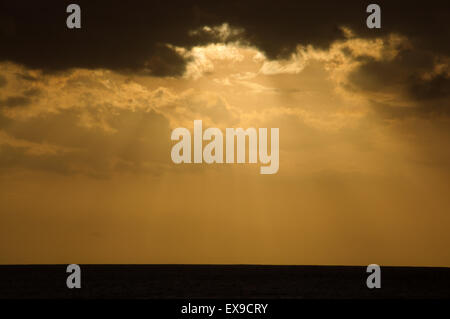 The sun's rays make their way through the cloud at sunset, Mahe island, Indian Ocean, Seychelles Stock Photo