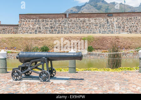 Cannon in front of the Castle of Good Hope in Cape Town, South Africa. It was built by the Dutch East India Company between 1666 Stock Photo