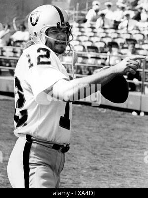 San Francisco, California, USA. 13th Dec, 1981. San Francisco 49ers vs. Houston  Oilers at Candlestick Park Sunday, December 13. 1981. 49ers beat Oilers  28-6. Huston Quarterback Ken Stabler (12) on sidelines. Credit: