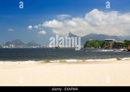 Icarai beach in Niteroi with Oscar Niemeyer's MAC in the foreground and the landscape of Rio behind, Rio de Janeiro, Brazil Stock Photo