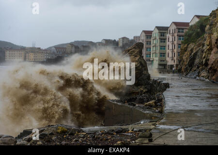 Wenling, China's Zhejiang Province. 10th July, 2015. Turbulent sea waves hit the shore in San'ao Village of Wenling, east China's Zhejiang Province, July 10, 2015. China is on highest alert as super typhoon Chan-Hom approaches the eastern coast at high speeds. The National Meteorological Center issued a red alert on Friday morning for Chan-Hom, whose center was spotted 550 km southeast off the coast of Zhejiang Province at 5 a.m. Credit:  Han Chuanhao/Xinhua/Alamy Live News Stock Photo